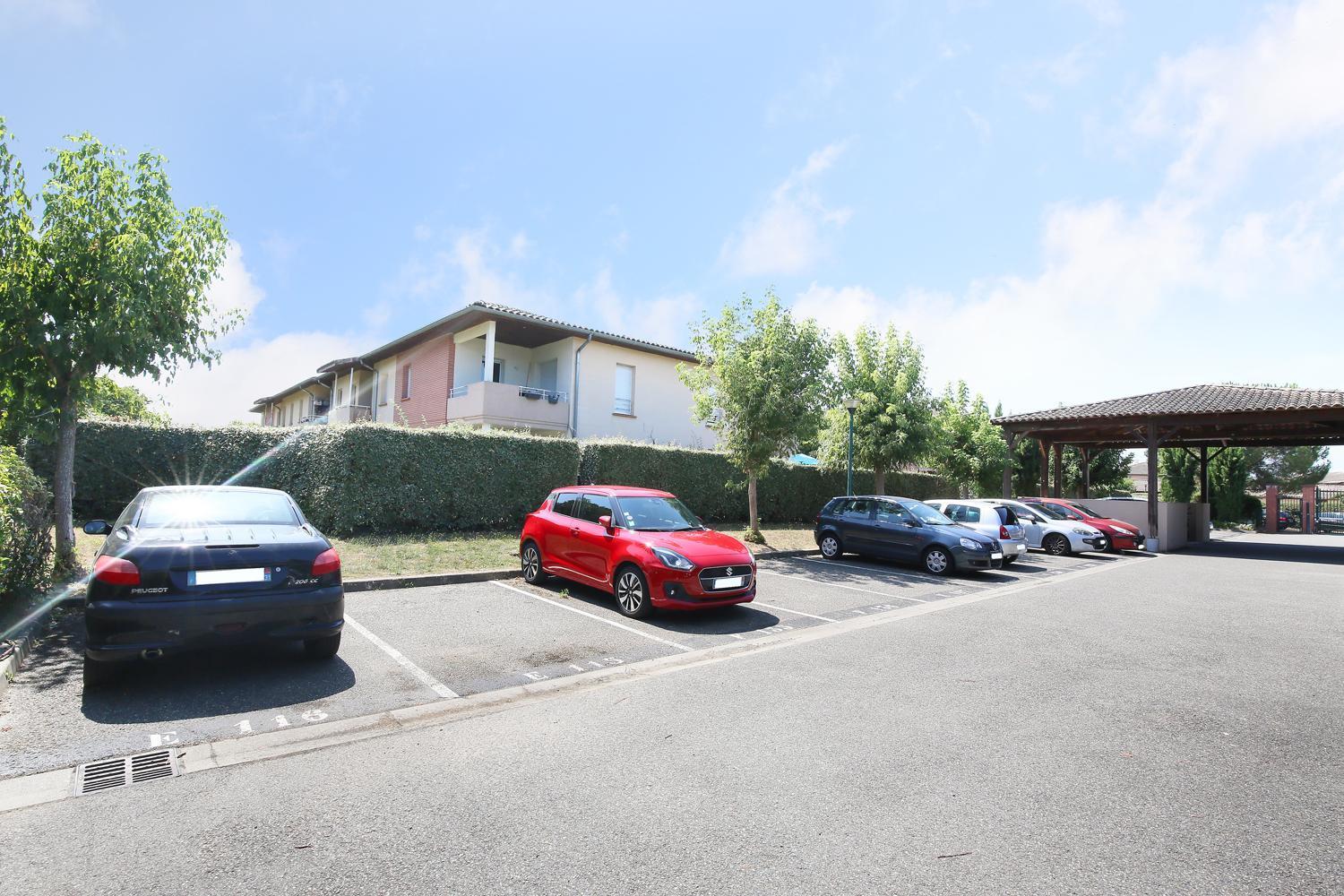 Berges Du Midi - Piscine Parking
